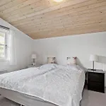 2 Bedroom Beautiful In V Hébergement de vacances