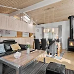 2 Bedroom Beautiful In V Hébergement de vacances *