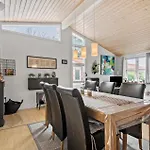 2 Bedroom Beautiful In V Hébergement de vacances *
