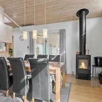2 Bedroom Beautiful In V Esbjerg