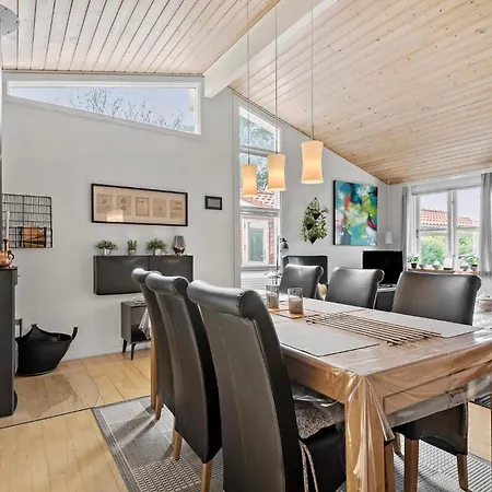 2 Bedroom Beautiful In V Hébergement de vacances *